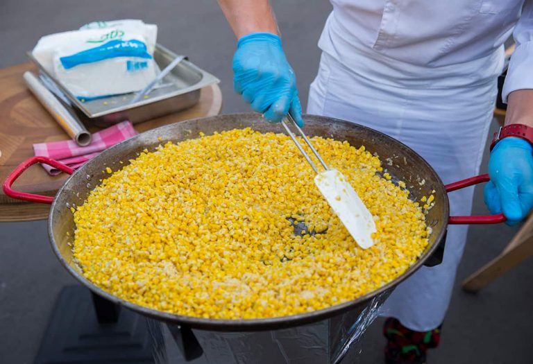 Best Pot for Making Popcorn [6 Great Options] HowdyKitchen