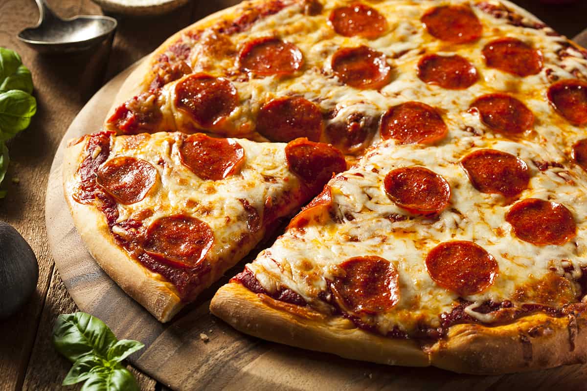 How Many Slices Are In A 14 inch Pizza HowdyKitchen