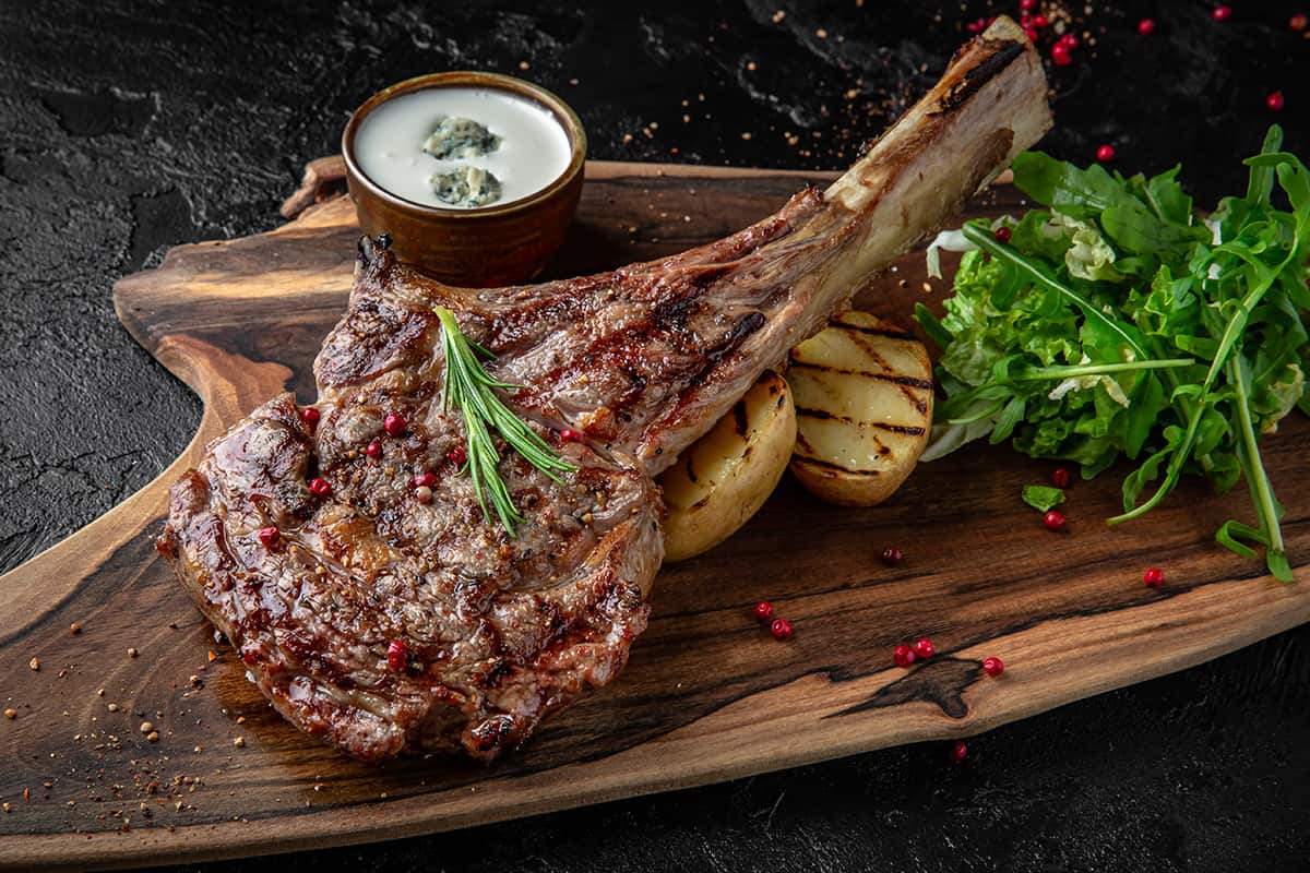 How Big Is A Tomahawk Steak HowdyKitchen