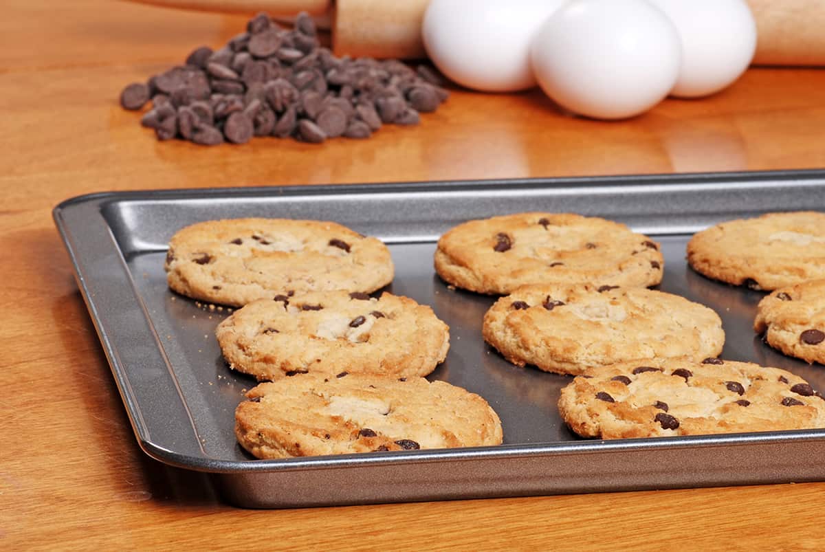 Choosing the Best Cookie Sheet