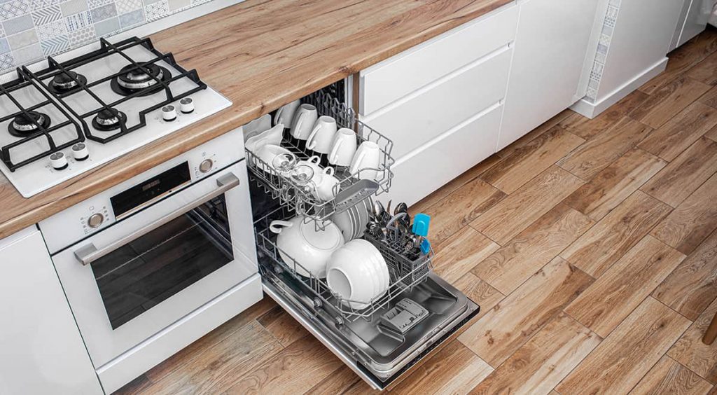 does-the-bosch-dishwasher-need-hot-water-howdykitchen