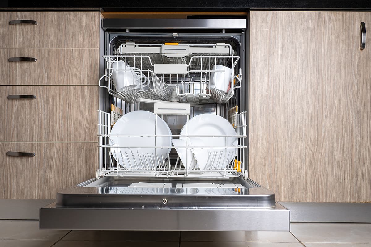 Does the Bosch dishwasher need hot water
