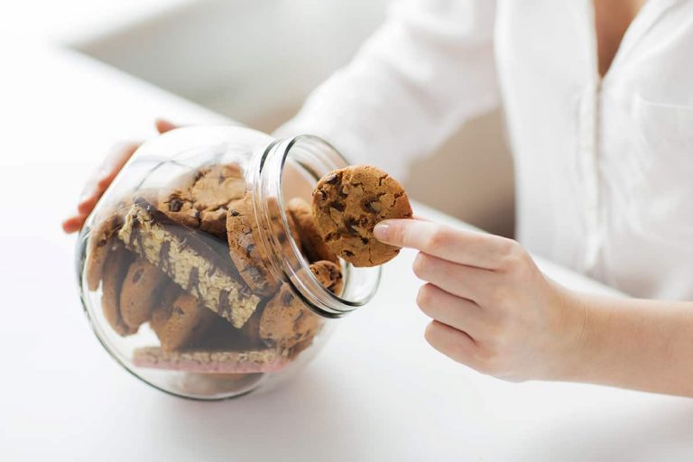 How Long Do Cookies Stay Fresh in a Cookie Jar? HowdyKitchen