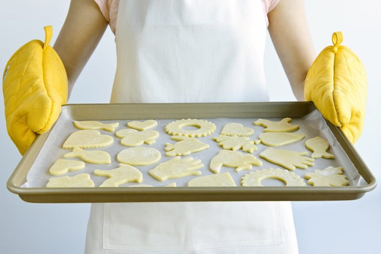 8-excellent-cookie-sheet-alternatives-howdykitchen