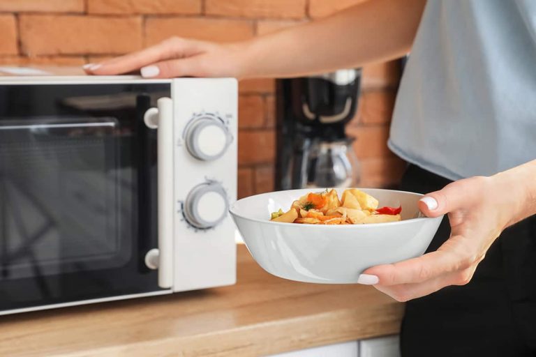 Can a MicrowaveSafe Ceramic Bowl Go in the Oven? HowdyKitchen