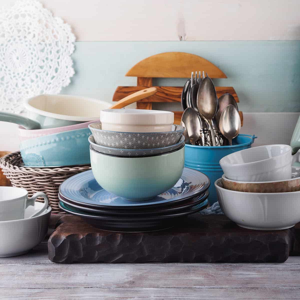 Don’t stack enamel tableware