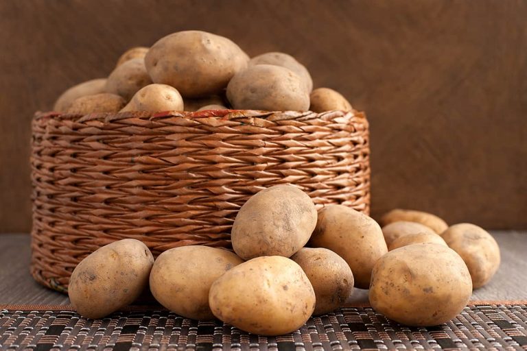 How Many Potatoes Is 3 Pounds Answered HowdyKitchen how-many-potatoes-is-3-pounds-answered-howdykitchen