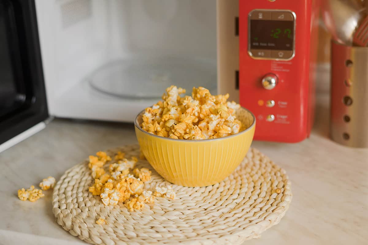 The real pros and cons of microwave popcorn