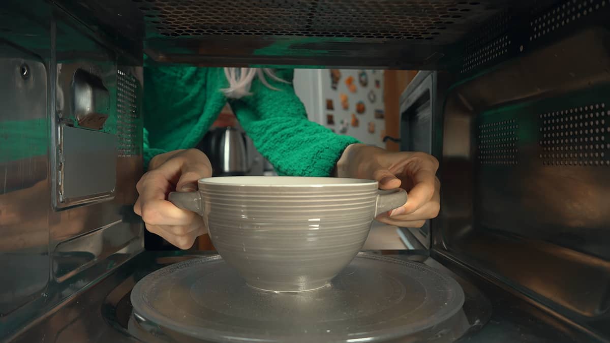 How to Wash a Microwave Plate in a Dishwasher