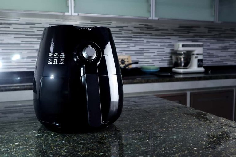 can-you-put-glass-in-an-air-fryer-howdykitchen