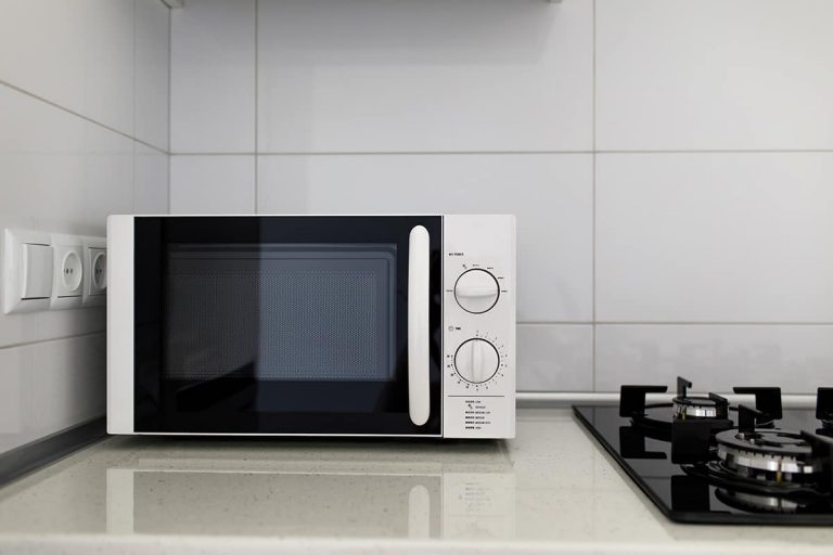 What is the Distance Between Stove and Microwave? HowdyKitchen