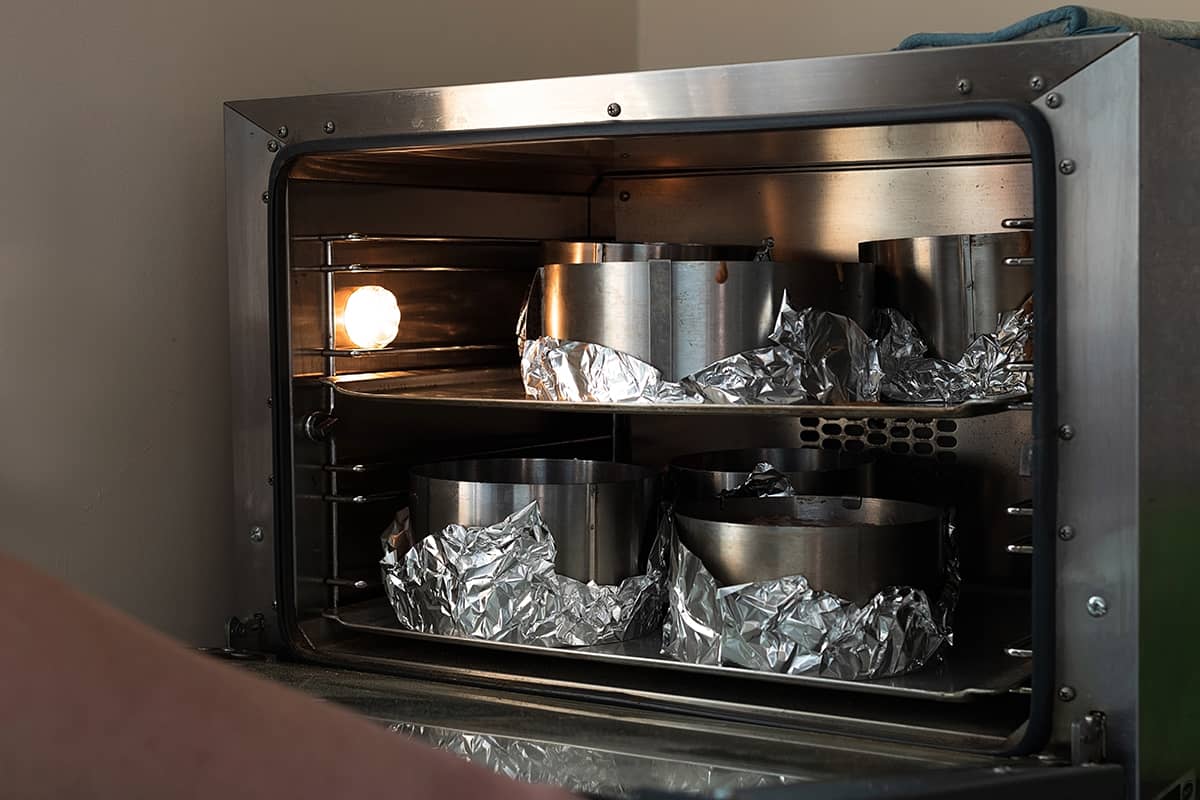How to Use an Oven to Keep Food Warm