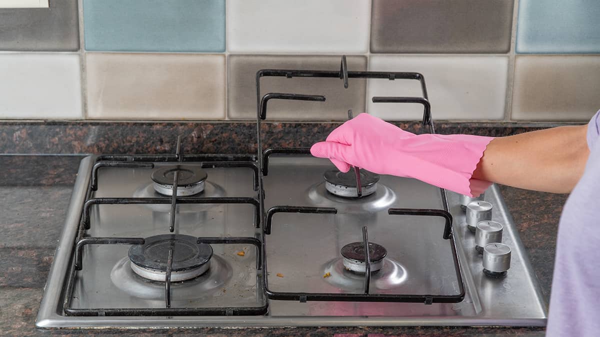 How to Wash Stove Grates by Hand