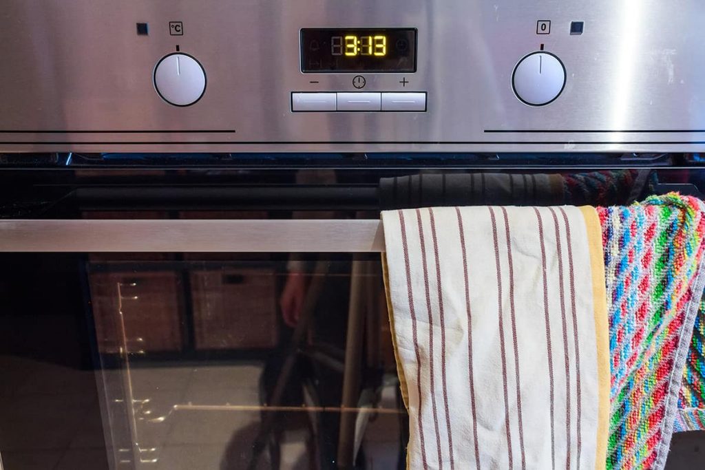 Oven Making Clicking Noise (Causes & What to Do) HowdyKitchen