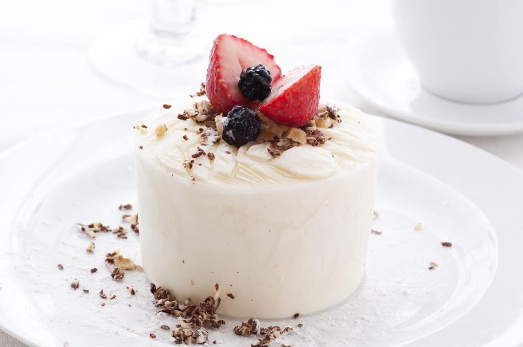 How to Thaw an Ice Cream Cake (and How Long It Takes) HowdyKitchen