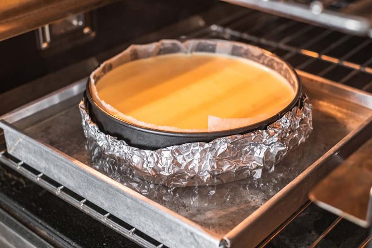What to Use Instead of Tin Foil in The Oven? (Answered) HowdyKitchen