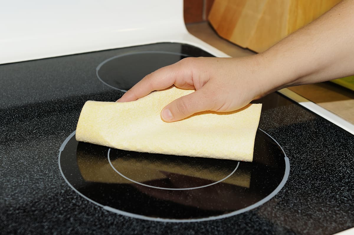 How to Use Clorox Wipes to Clean Your Stove