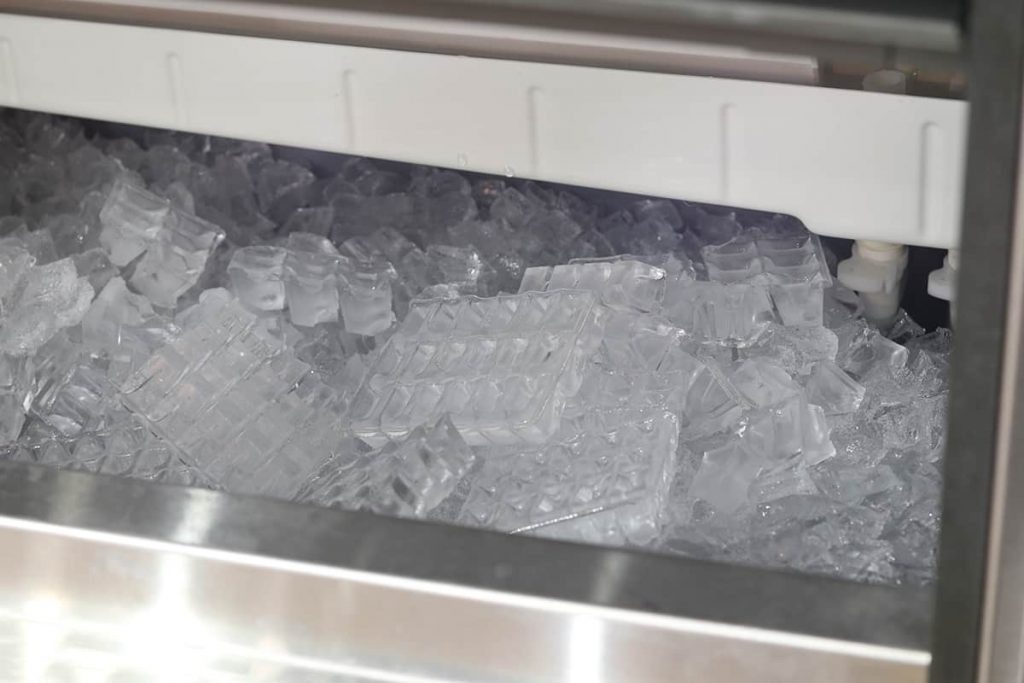 How to Clean a Frigidaire Ice Maker (In 5 Steps) HowdyKitchen