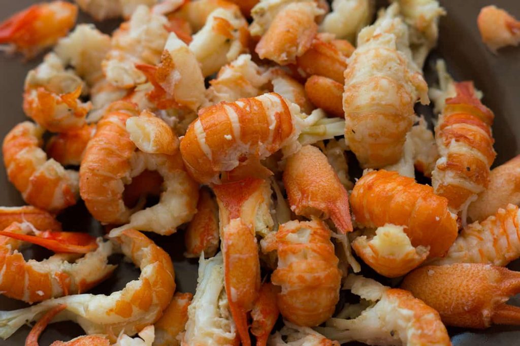 How Many Crawfish in A Pound? HowdyKitchen