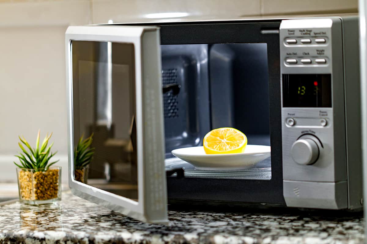 How does a microwave work