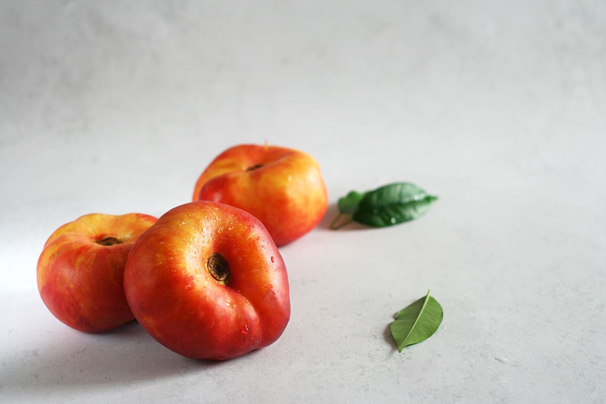 How many peaches are in a pound