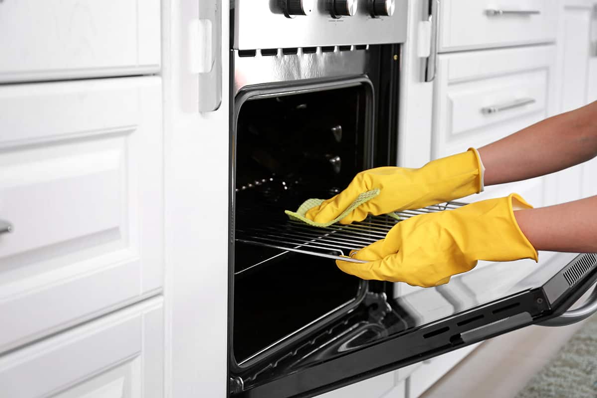 How to Remove Chemicals from Your Oven