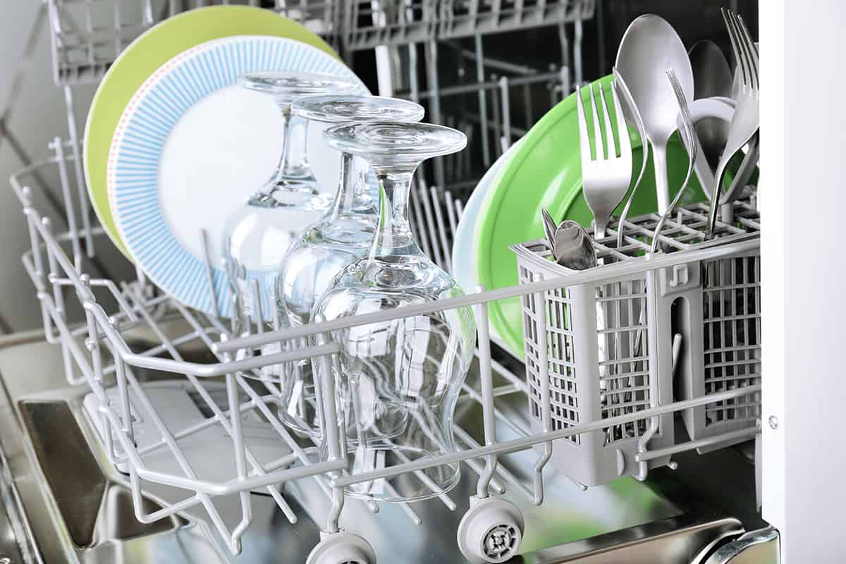 Can you put plastic in a dishwasher