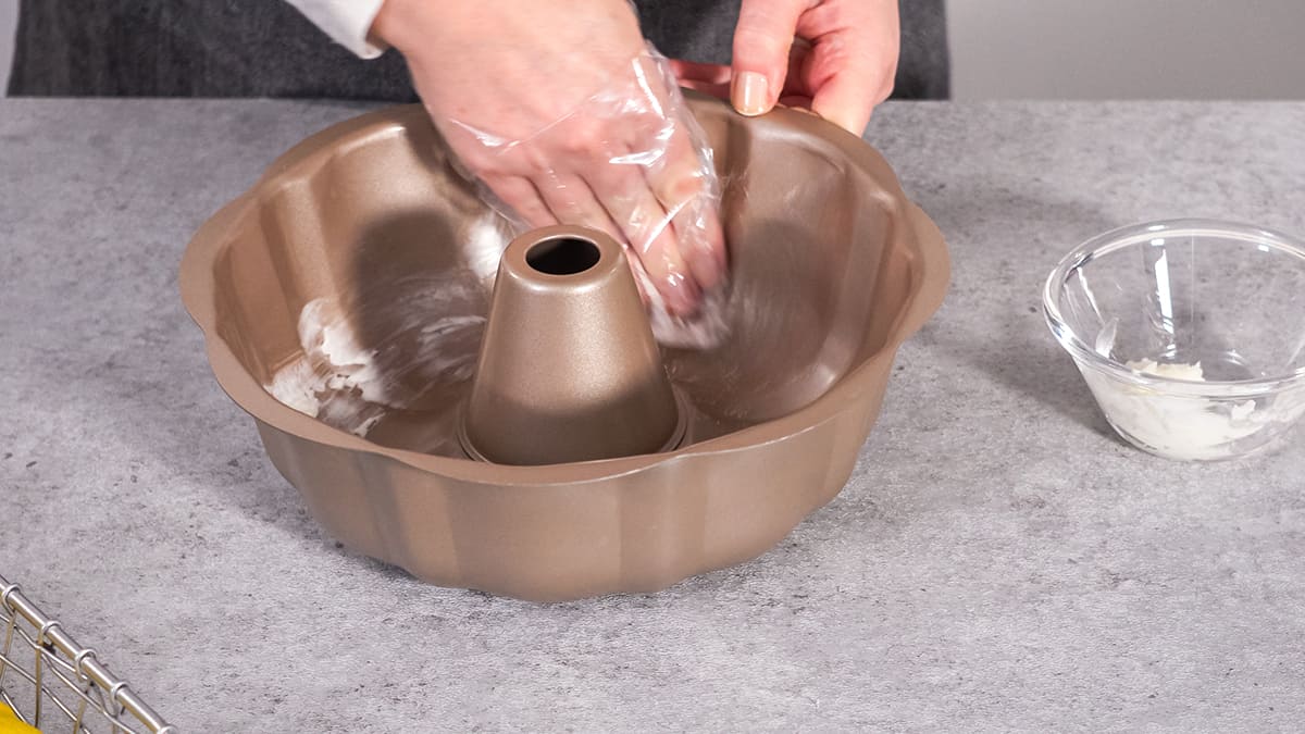 How to Grease and Flour a Bundt Pan