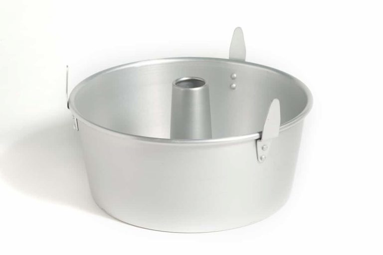 Bundt Pan vs. Loaf Pan vs. Tube Pan What Are the Differences? HowdyKitchen