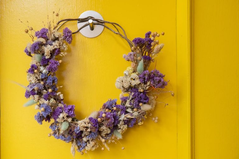 How to Hang Bundt Pans on Wall (7 Effective Ways) HowdyKitchen