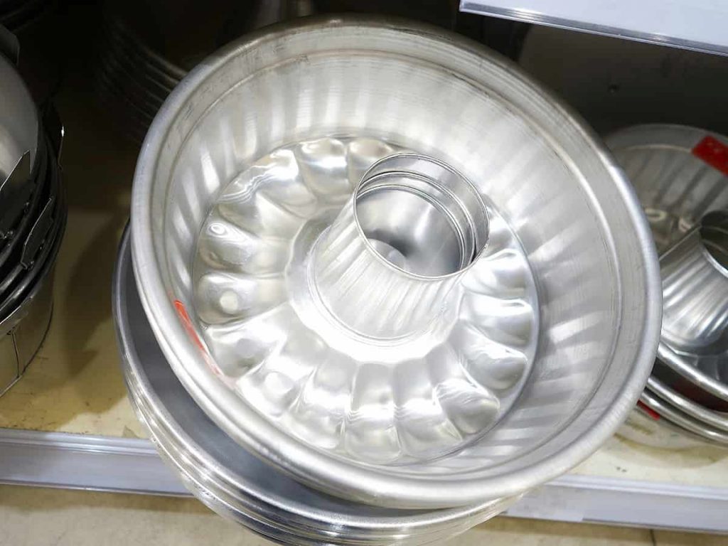What Are the Substitutes for Bundt Pans? HowdyKitchen