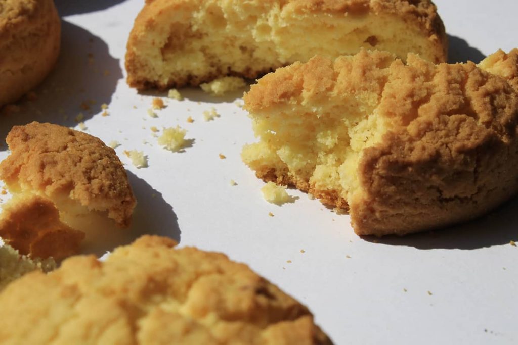 how-to-fix-a-bundt-cake-that-fell-apart-howdykitchen