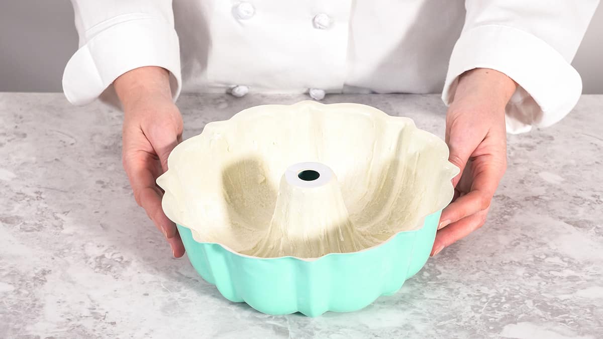 How to clean a burnt bundt pan