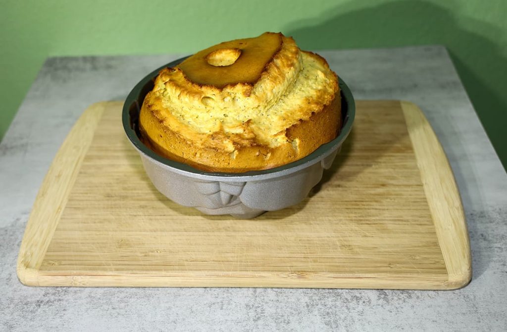 Why Does My Cake Dome and Crack? HowdyKitchen