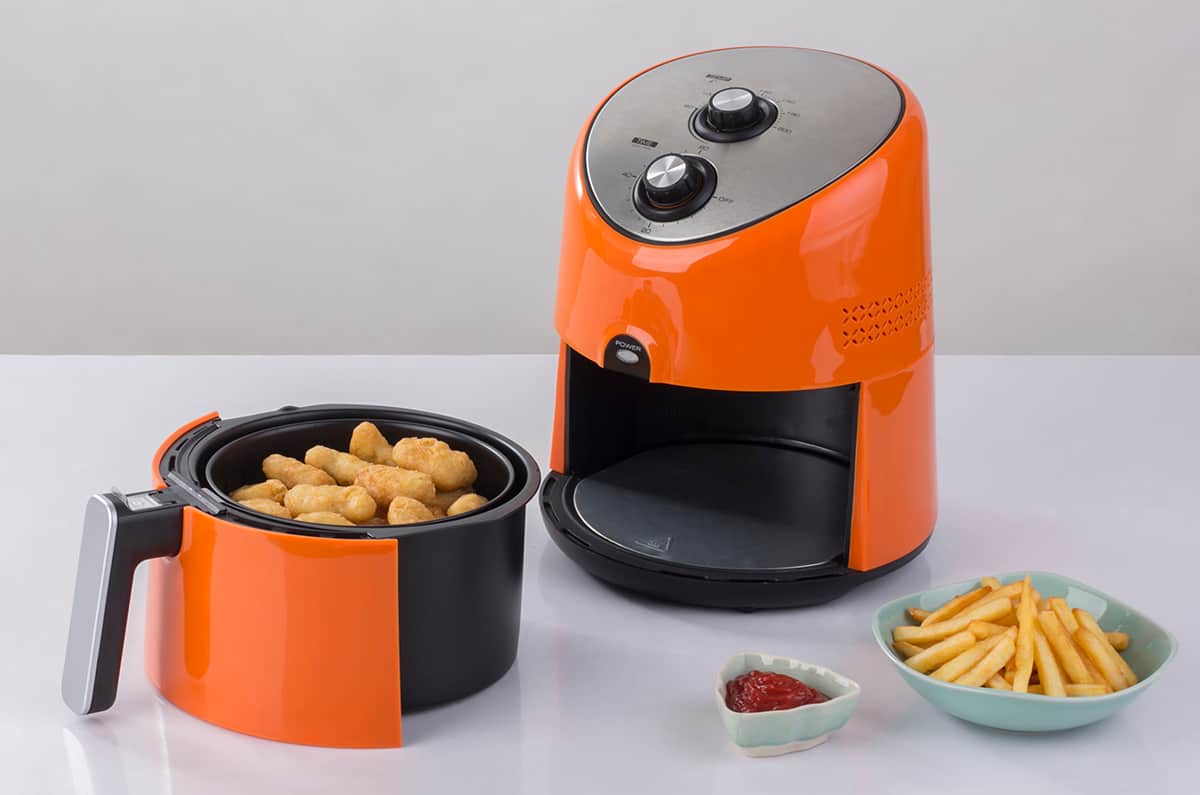 https://howdykitchen.com/wp-content/uploads/2023/04/How-Much-Do-Air-Fryers-Weigh.jpg