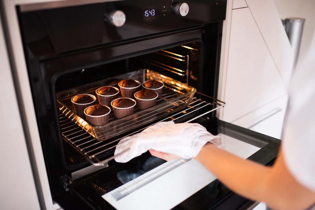Electric vs. Gas Ovens for Baking Which is Better? HowdyKitchen