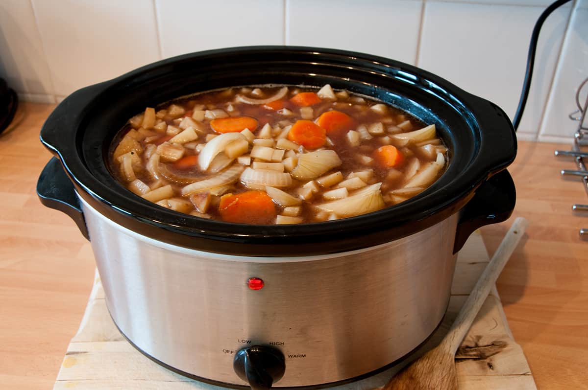 What Are the Slow Cooker Sizes? HowdyKitchen