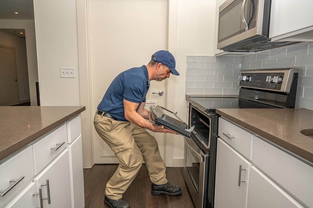 How to Fix an Oven Door That Won’t Fully Close