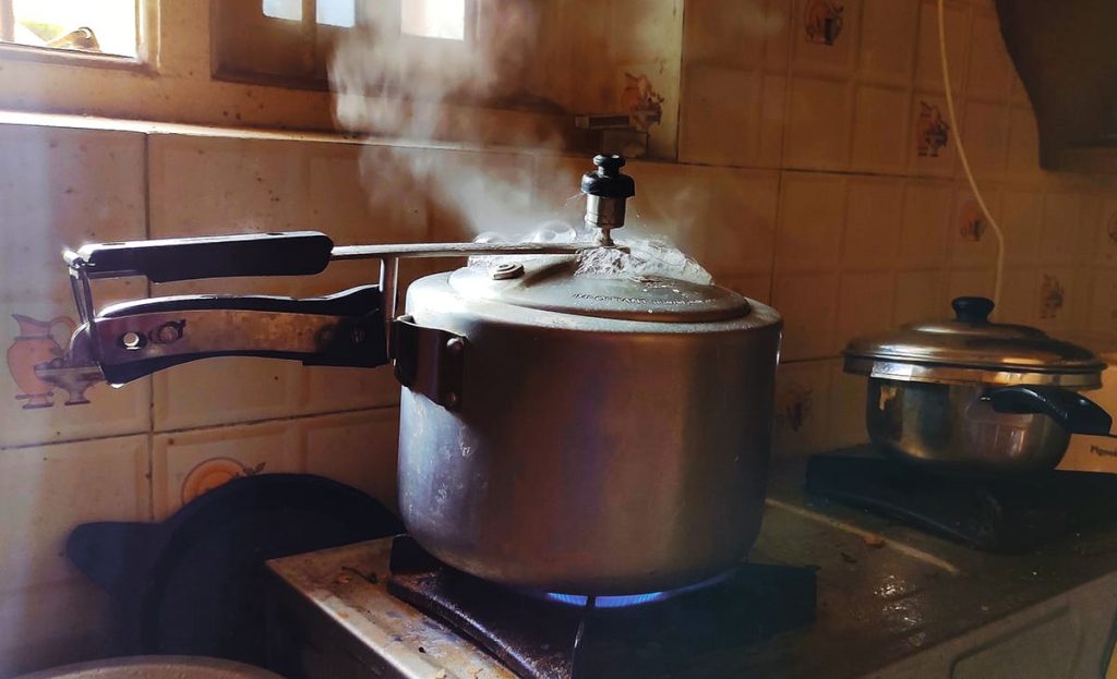 Pressure Cookers Won’t Open Causes & Solutions HowdyKitchen