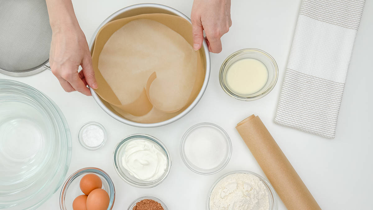 Regular Cake Pan with Parchment Paper