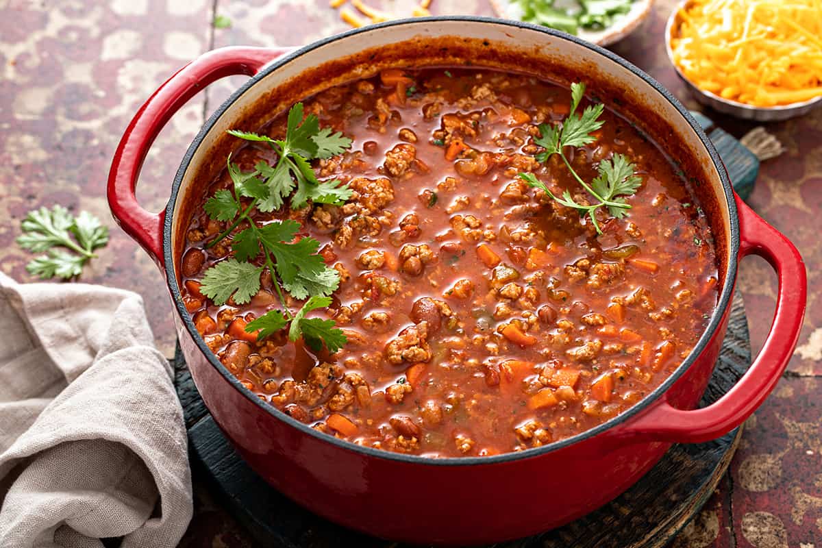 Dutch Oven Vs. Casserole Dish - HowdyKitchen