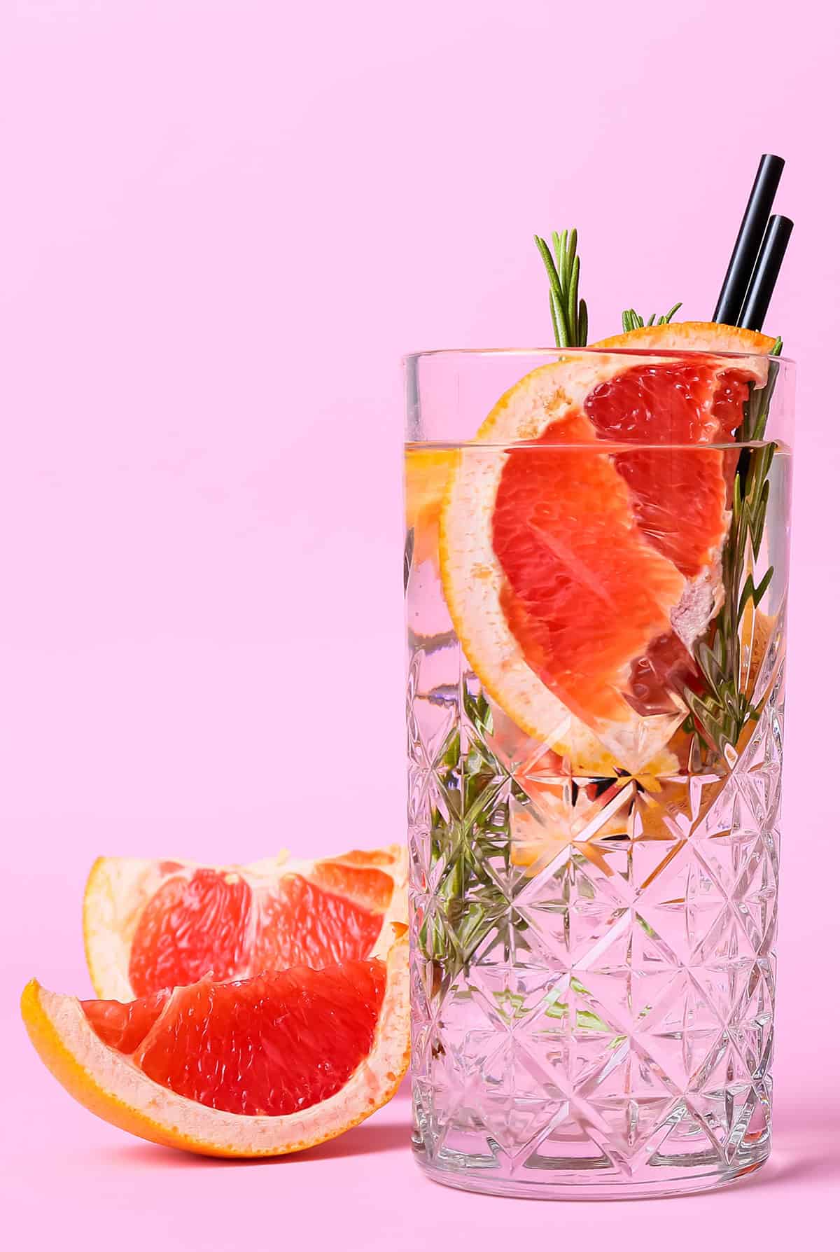 Pink Gin and Tonic - HowdyKitchen