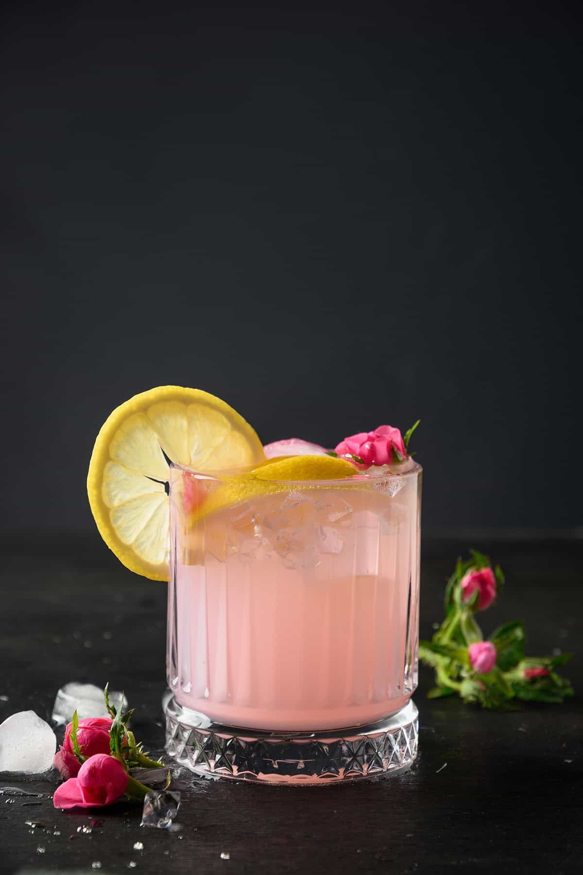 Rosé Lemonade - HowdyKitchen