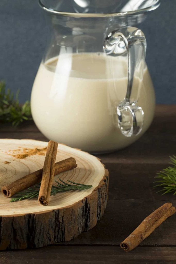 Eggnog Punch - HowdyKitchen